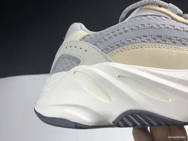 Cream Yeezy Adidas Cream 700 GY7924 Boost V2 0613
